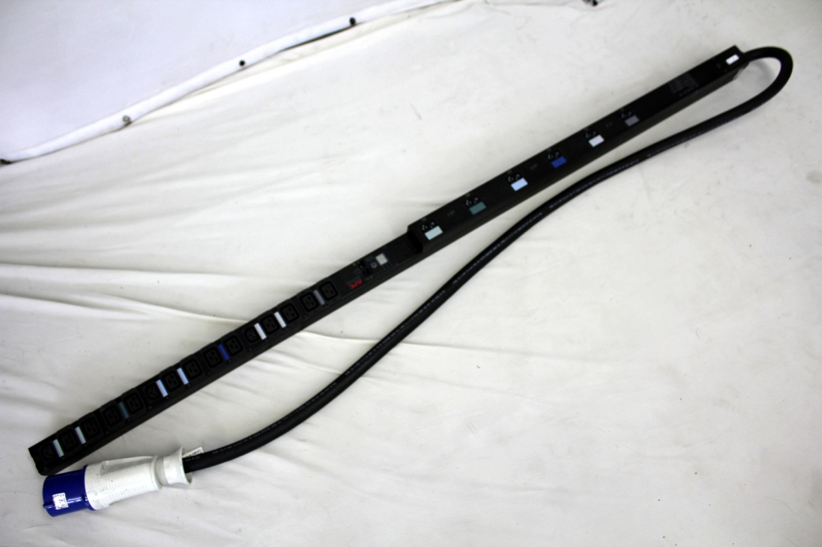 APC ラックマウントPDU AP7866A 208V 電源タップ [In IEC 309、60A 3P+PE ， Out (12) IEC-320-C19 & (3) IEC-320-C13] H