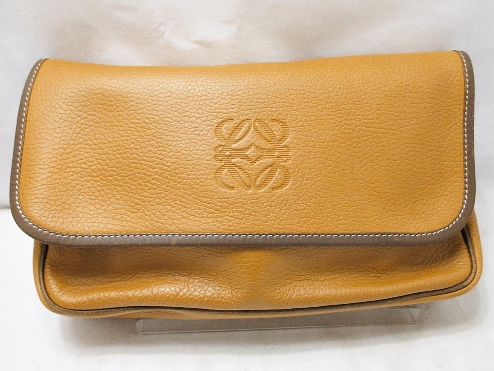 クラッチバッグ LOEWE T POUCH ロゴ - Tポーチ ブランド通販のBUYMA