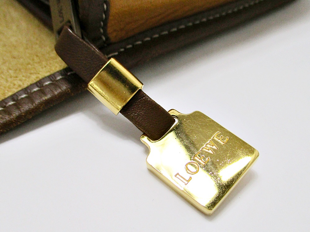 クラッチバッグ LOEWE T POUCH ロゴ - Tポーチ ブランド通販のBUYMA