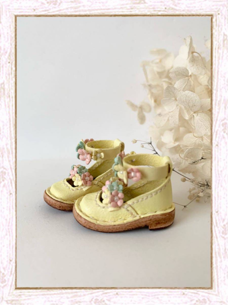 ＊Blythe outfit ネオブライス ピュアニーモS ライムライト お花付き アンクルストラップシューズ 革 ドール ブーツ レザー ミニチュア