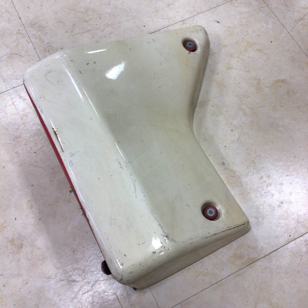 中古】アミゴン Amigao サイドカウル 左 ○ 涙目 個人宅に発送可能