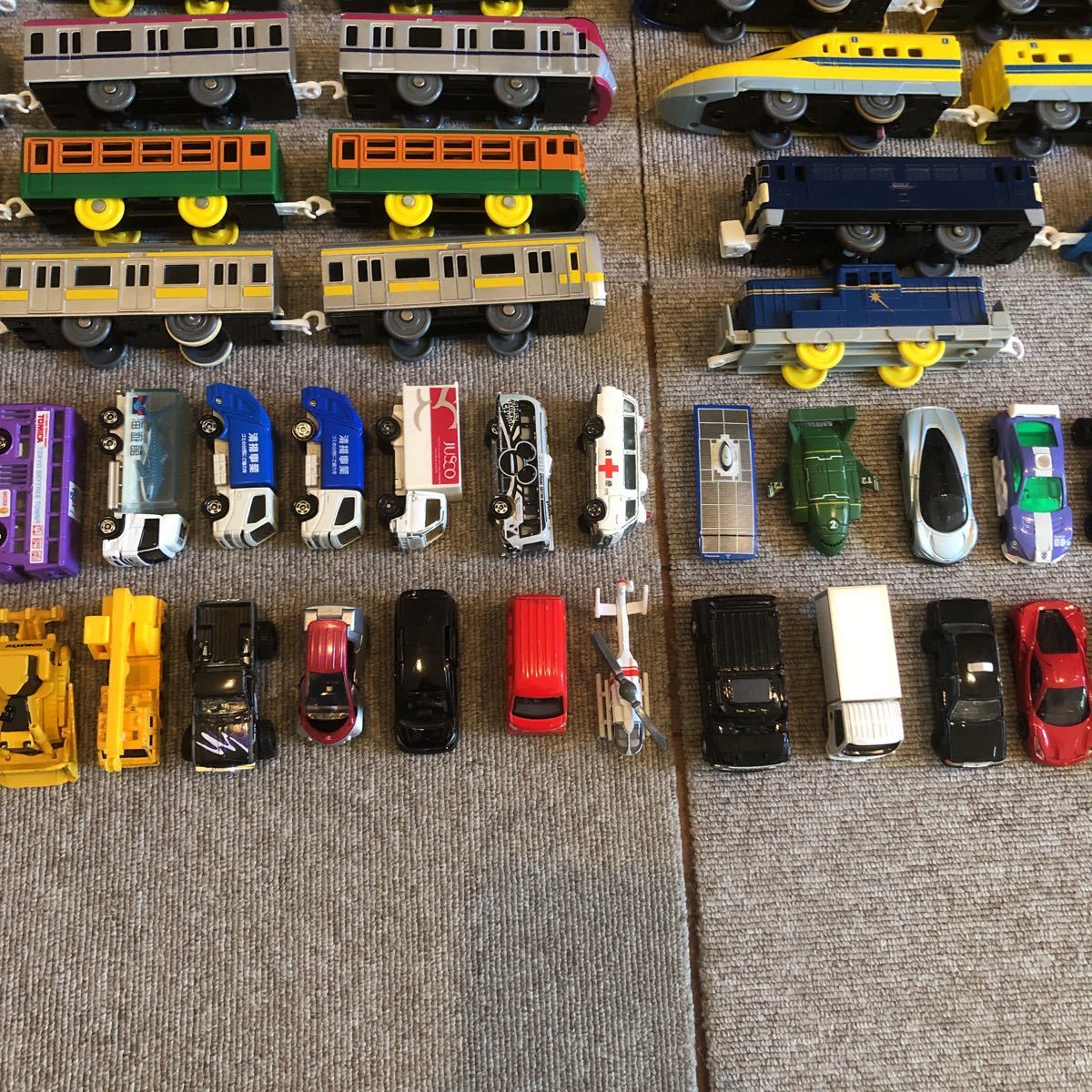 プラレール とみだす絵本 トミカ40台 プラレール車両 まとめて まとめ 