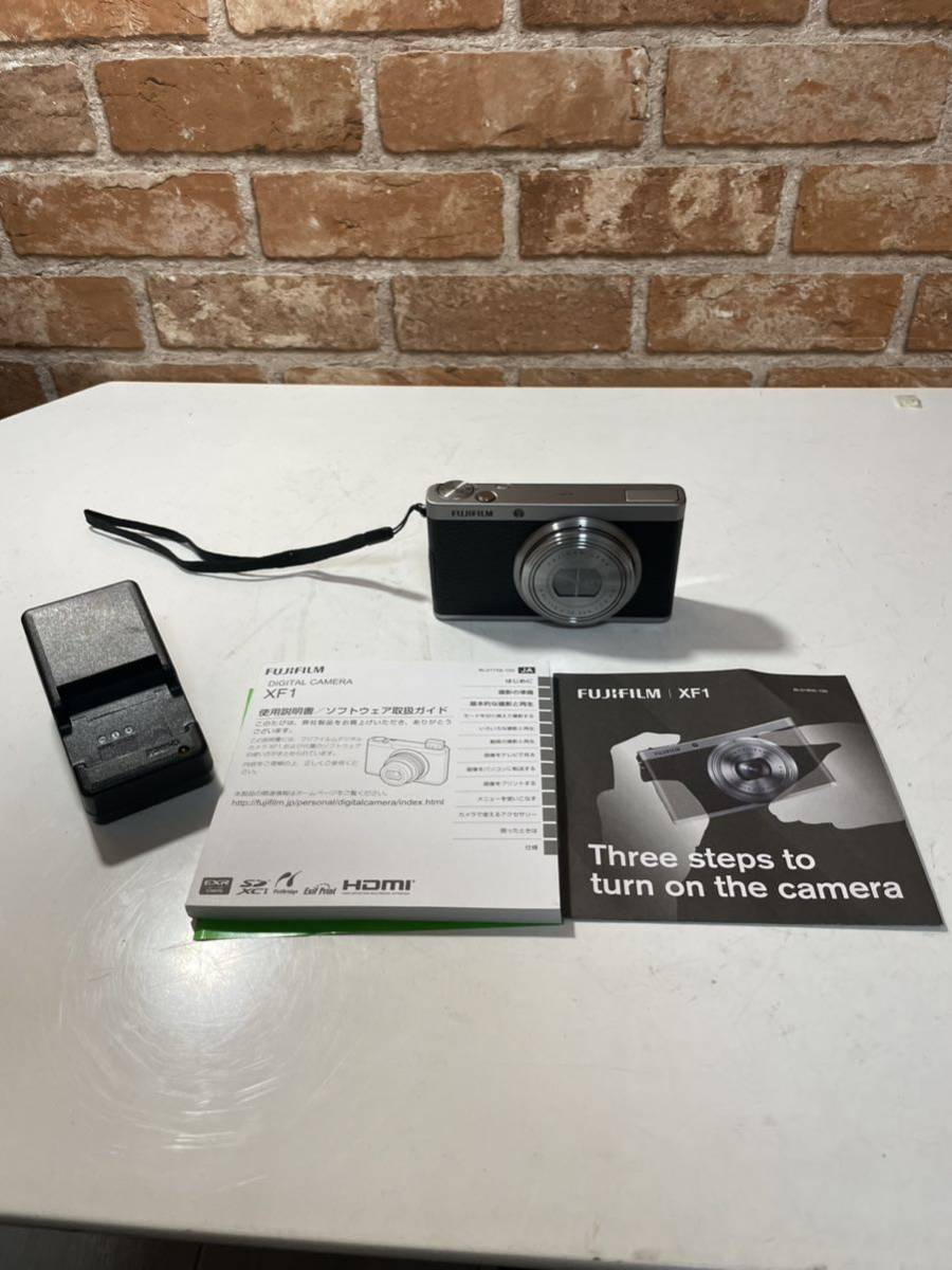 【ジャンク品】FUJIFILM フジフイルム デジタルカメラ XF1 充電器付き 取り扱い説明書付き