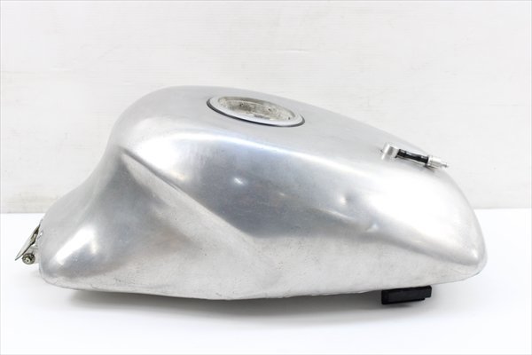 1円スタート：ドゥカティ　900SS[16社外限定？　アルミ　ガソリンタンク　※シリアルナンバー入りです※]検DUCATI｝G