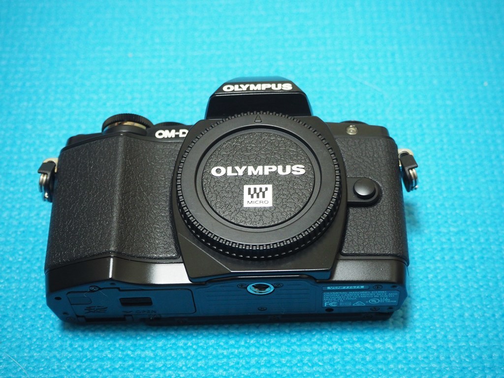 オリンパス OLYMPUS ミラーレス OM-D E-M10 シャッター数2300 ジャンク品