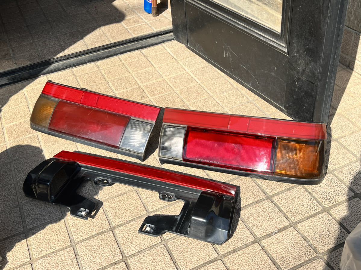 AE86 3ドア用トレノ後期テール・リアガーニッシュのセット AE86 トレノ 3ドア 後期 テールランプ テールレンズ ガーニッシュ