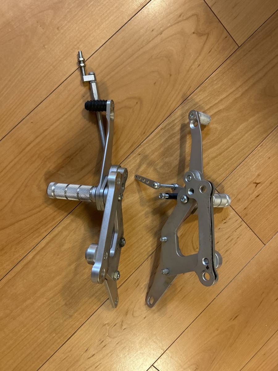 ゼファー1100用バックステップ