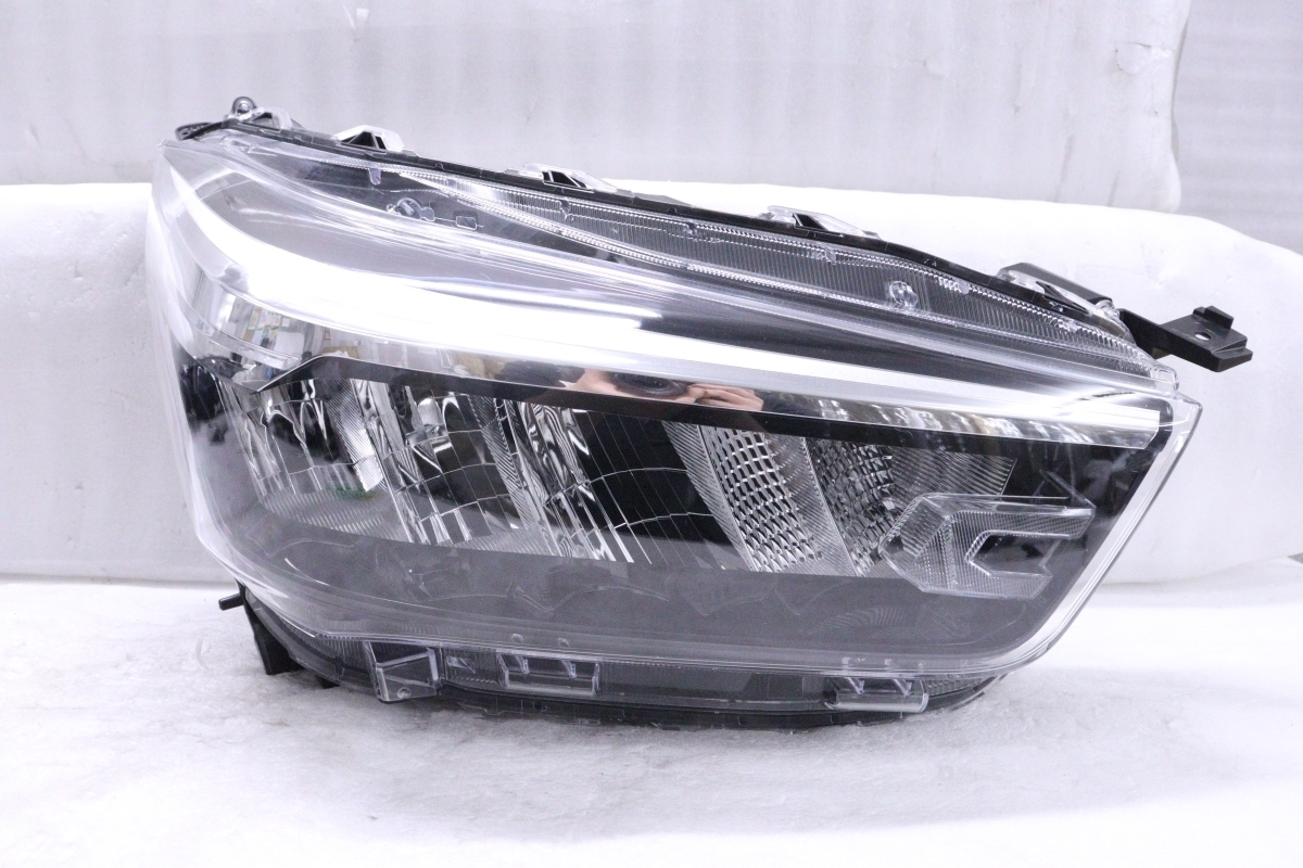 32-1982☆極上品☆後期 LED A201A ライズ☆右ヘッドライト