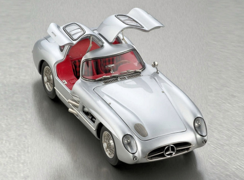 CMC 1/18 メルセデス ベンツ 300 SLR クーペ 1955 シルバー