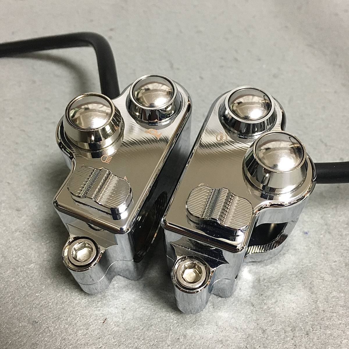 ◆送料無料・国内在庫・新品◆ クローム × クローム 25mm 1インチハンドル ミニ スイッチ ボックス プッシュボタン ハーレー 25mm クローム 1インチ ライザー ◇国内在庫・新品◇ スイートデコレーション