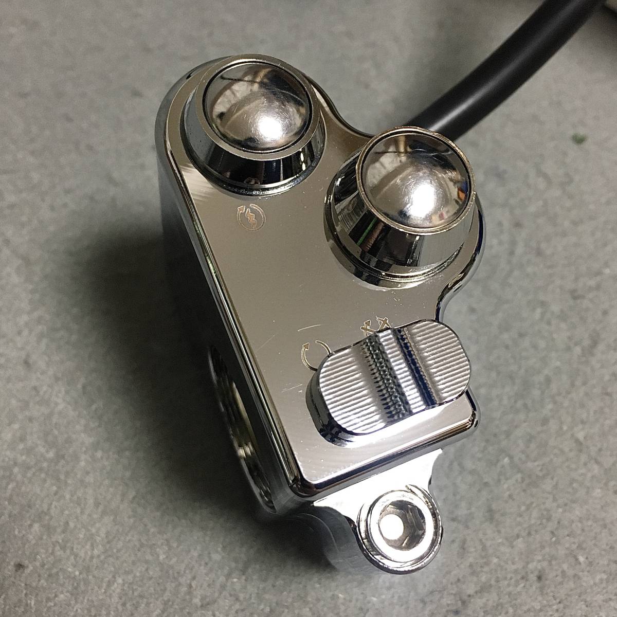 ◆送料無料・国内在庫・新品◆ クローム × クローム 25mm 1インチハンドル ミニ スイッチ ボックス プッシュボタン ハーレー 25mm クローム 1インチ ライザー ◇国内在庫・新品◇ スイートデコレーション