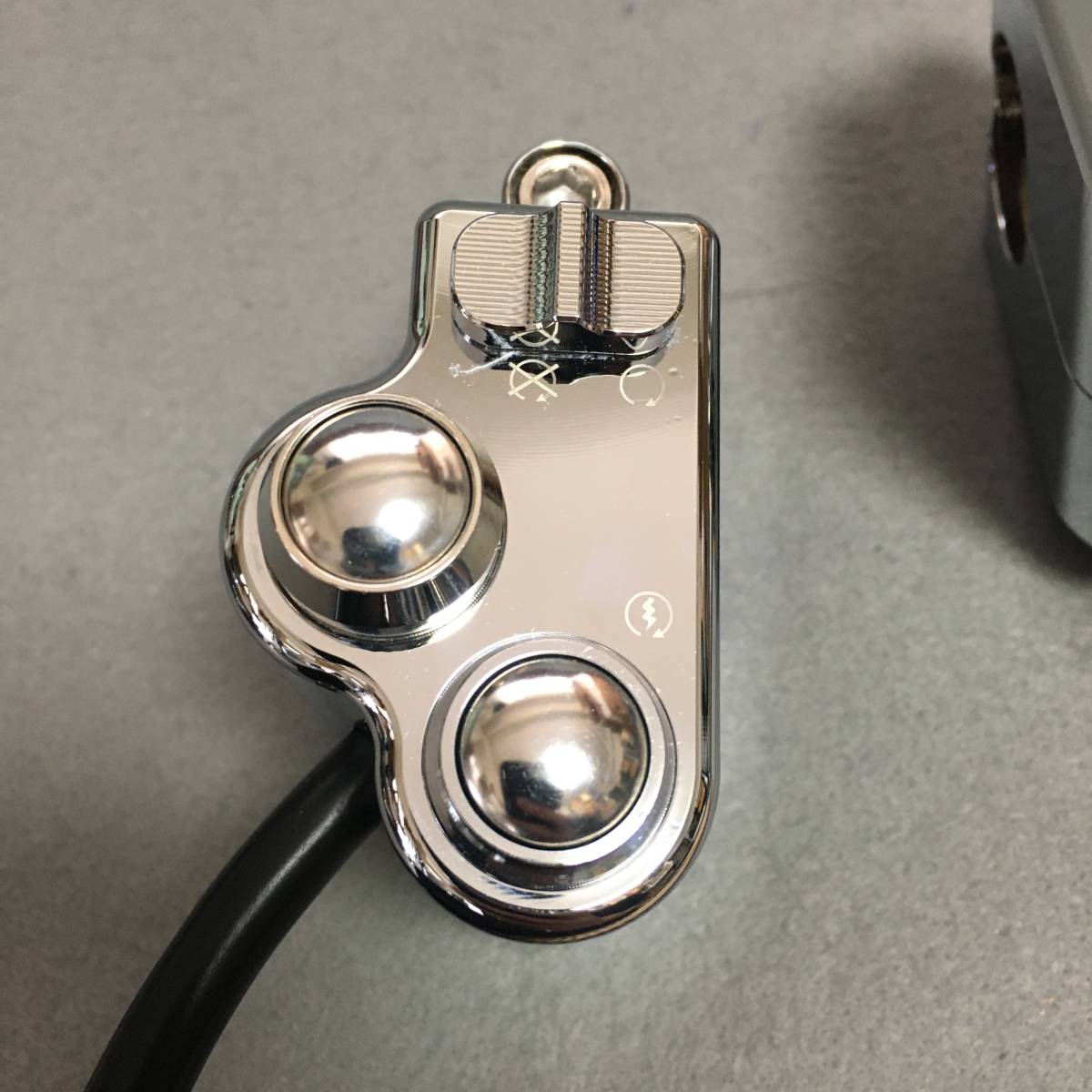 ◆送料無料・国内在庫・新品◆ クローム × クローム 25mm 1インチハンドル ミニ スイッチ ボックス プッシュボタン ハーレー 25mm クローム 1インチ ライザー ◇国内在庫・新品◇ スイートデコレーション