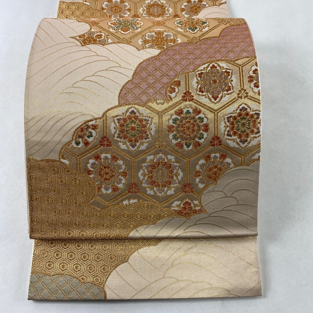 袋帯 華文 箔 金糸 秀品 美品 服部織物 六通 落款 金色 正絹 関西