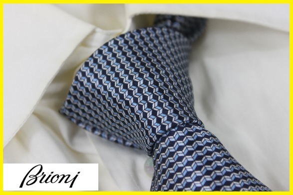 【送料無料】新品・未使用ブリオーニ（Brioni） 100％シルクポケットチーフ付マイクロデザイン柄ネクタイ タイ（ネイビー） タイ　NO.B