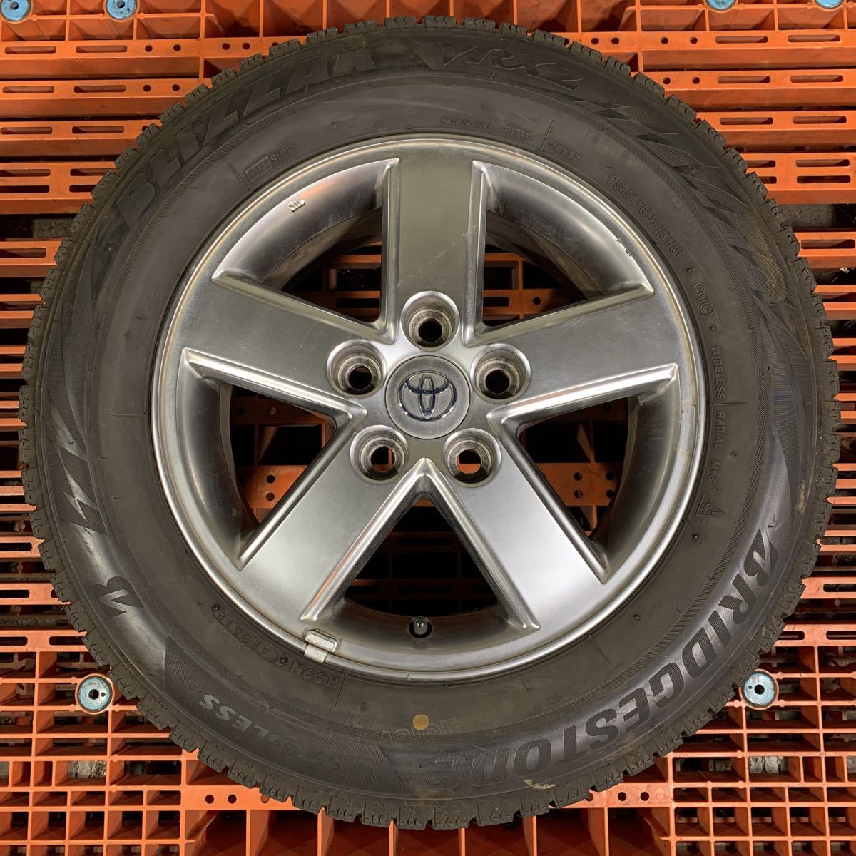 TOYOTA トヨタ純正 15インチ アルミホイール 4本セット ブリヂストン スタッドレスタイヤ BLIZZAK 195/65R15 ノア ヴォクシー チェイサー 15インチ 純正 トヨタ 前期 +45 4穴の通販
