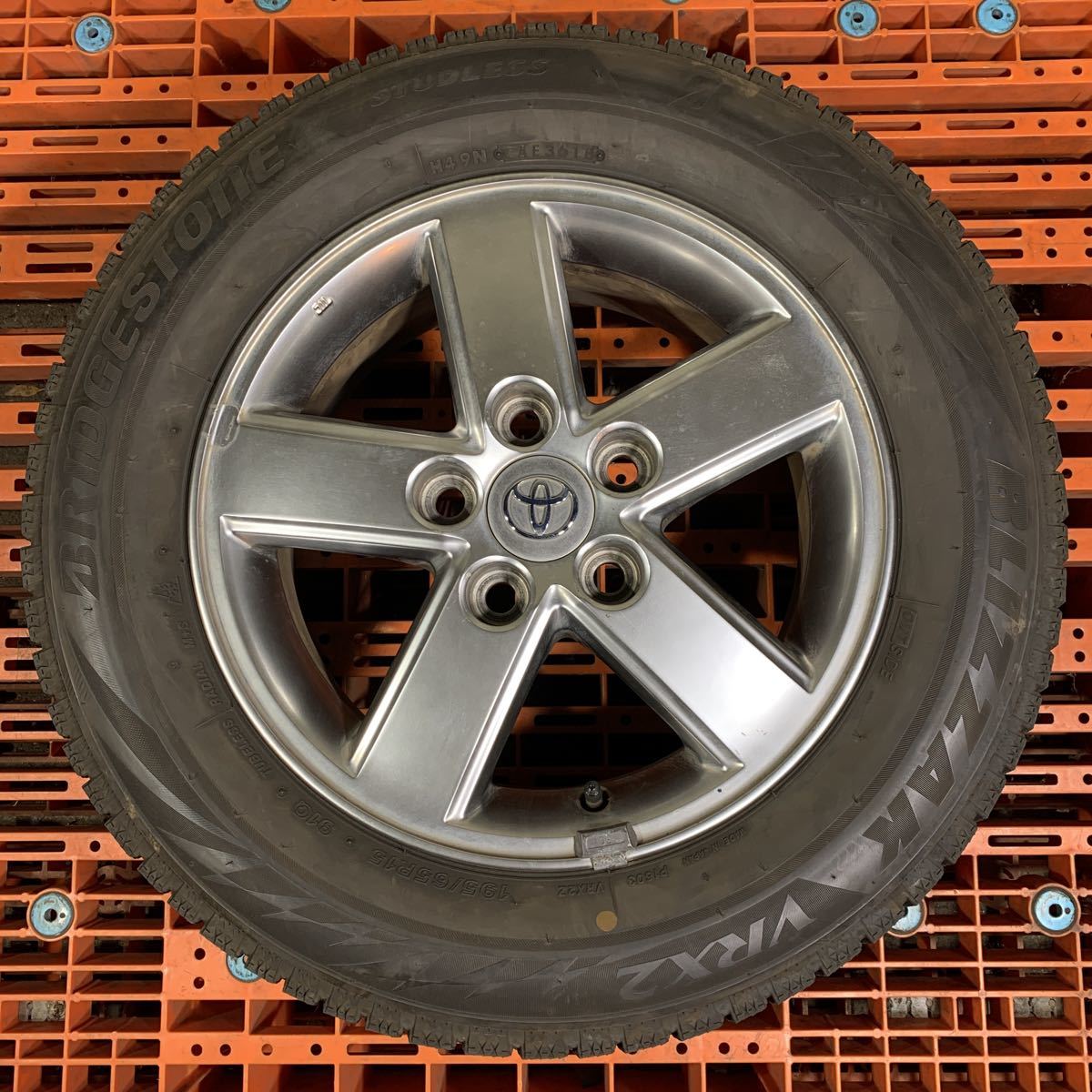 TOYOTA トヨタ純正 15インチ アルミホイール 4本セット ブリヂストン スタッドレスタイヤ BLIZZAK 195/65R15 ノア ヴォクシー チェイサー 15インチ 純正 トヨタ 前期 +45 4穴の通販