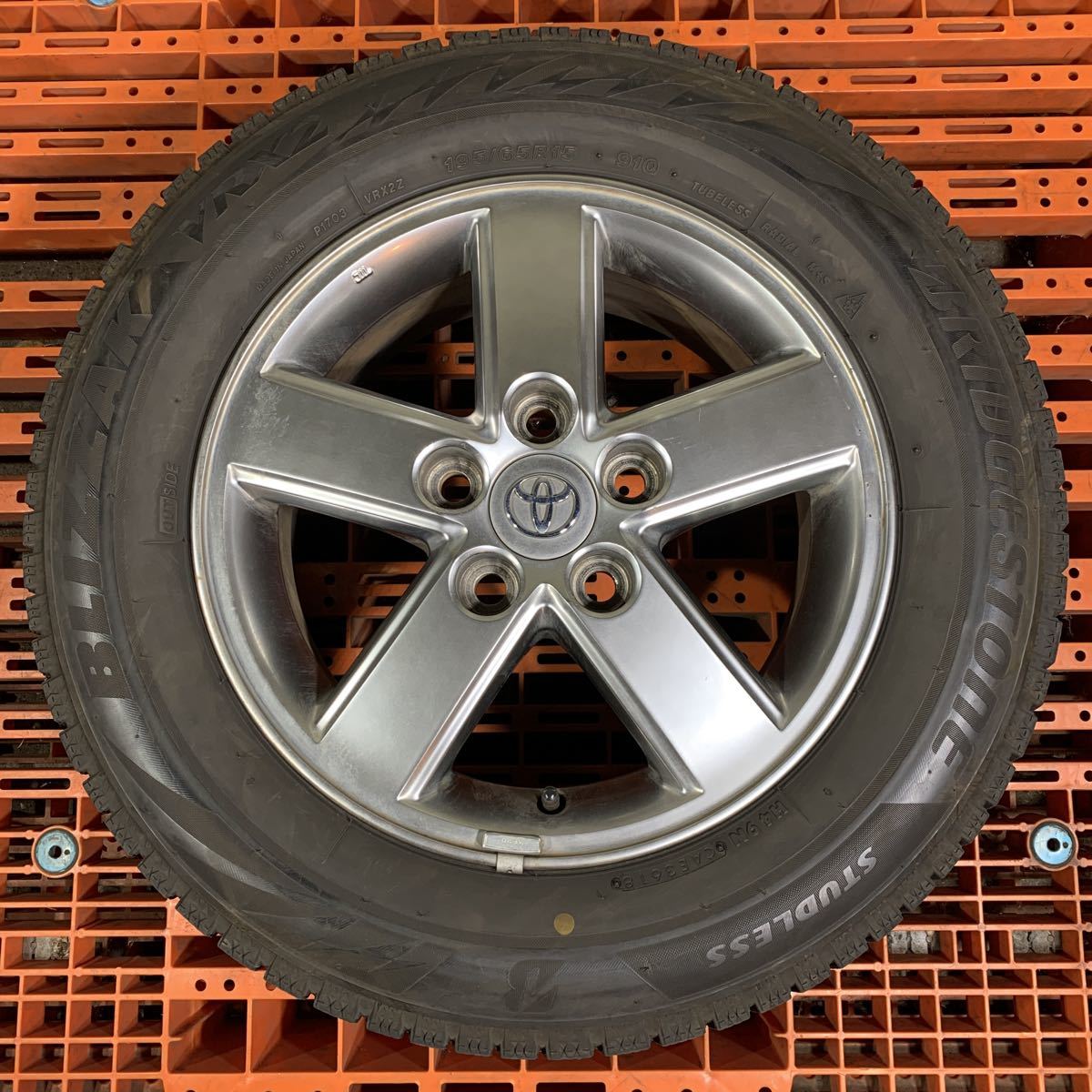 TOYOTA トヨタ純正 15インチ アルミホイール 4本セット ブリヂストン スタッドレスタイヤ BLIZZAK 195/65R15 ノア ヴォクシー チェイサー 15インチ 純正 トヨタ 前期 +45 4穴の通販