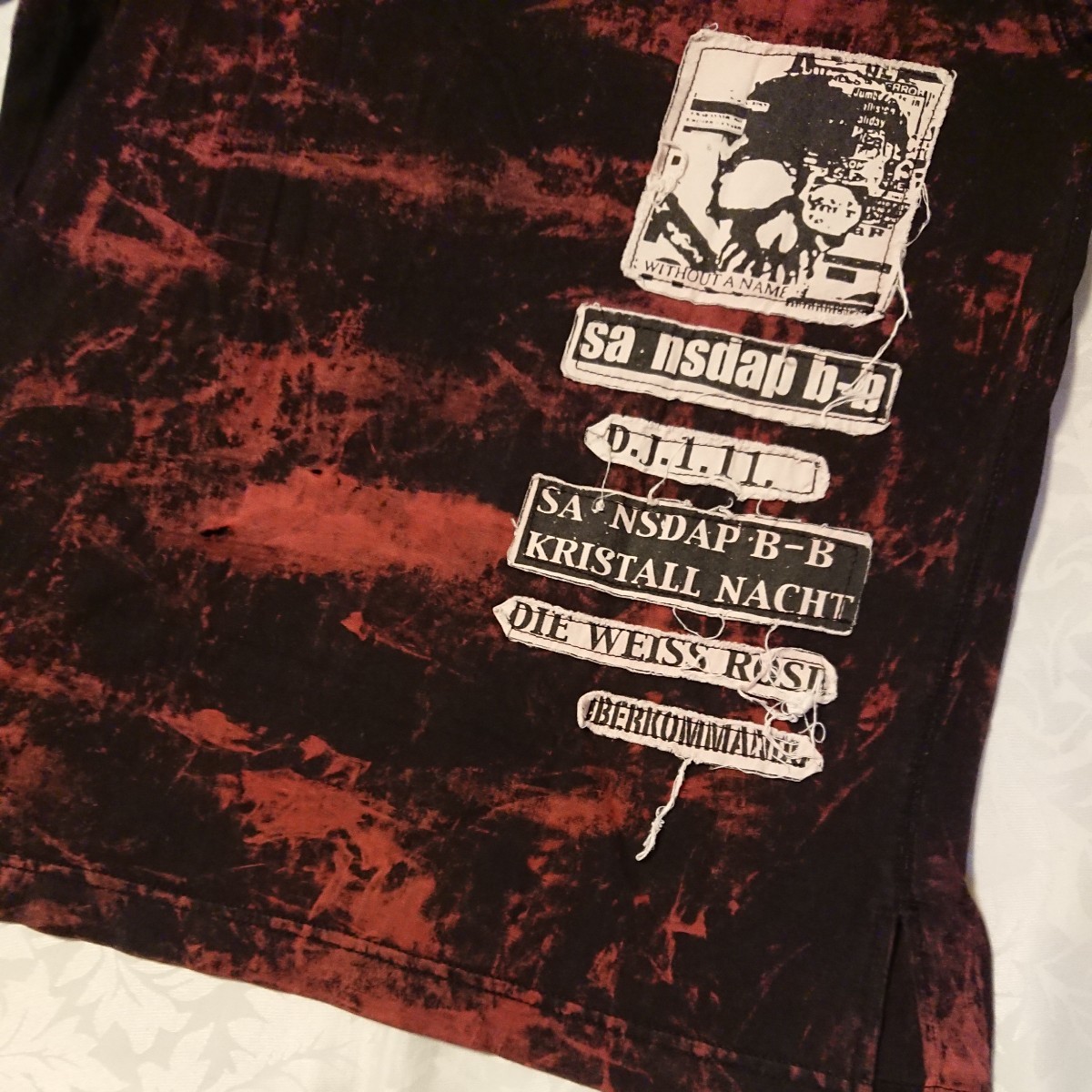 送料185円 難あり HN+DIE 黒×赤 ドクロ 英字 ブリーチ柄 半袖Tシャツ h