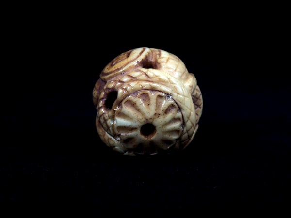 時代物/骨彫透かし蛇図根付/緒締玉/3cm/透かし彫り/十二支 巳図/提げ物