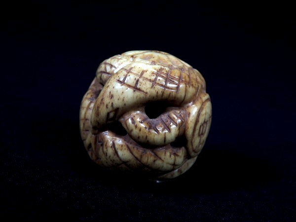 時代物/骨彫透かし蛇図根付/緒締玉/3cm/透かし彫り/十二支 巳図/提げ物