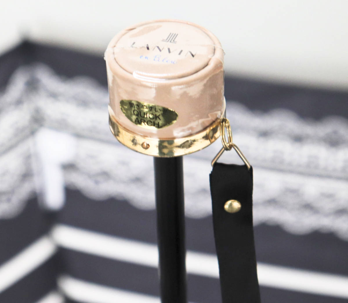 《LANVIN en Bleu ランバンオンブルー》新品 開閉らくちん クイックアーチ ボーダー柄 折りたたみ傘 雨傘 黒 A7732