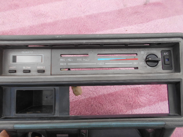 スカイライン DR30 HR30のエアコンパネルの中古品になります。 DR30