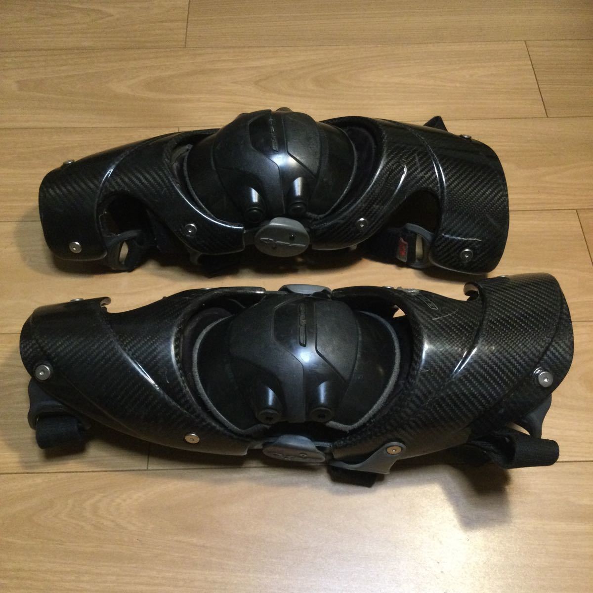 EVS ニーブレース 左右セット サイズM