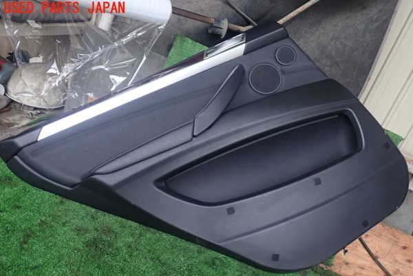 2UPJ-88391324]BMW X5(ZW30S E70)左後ドア内張り 中古