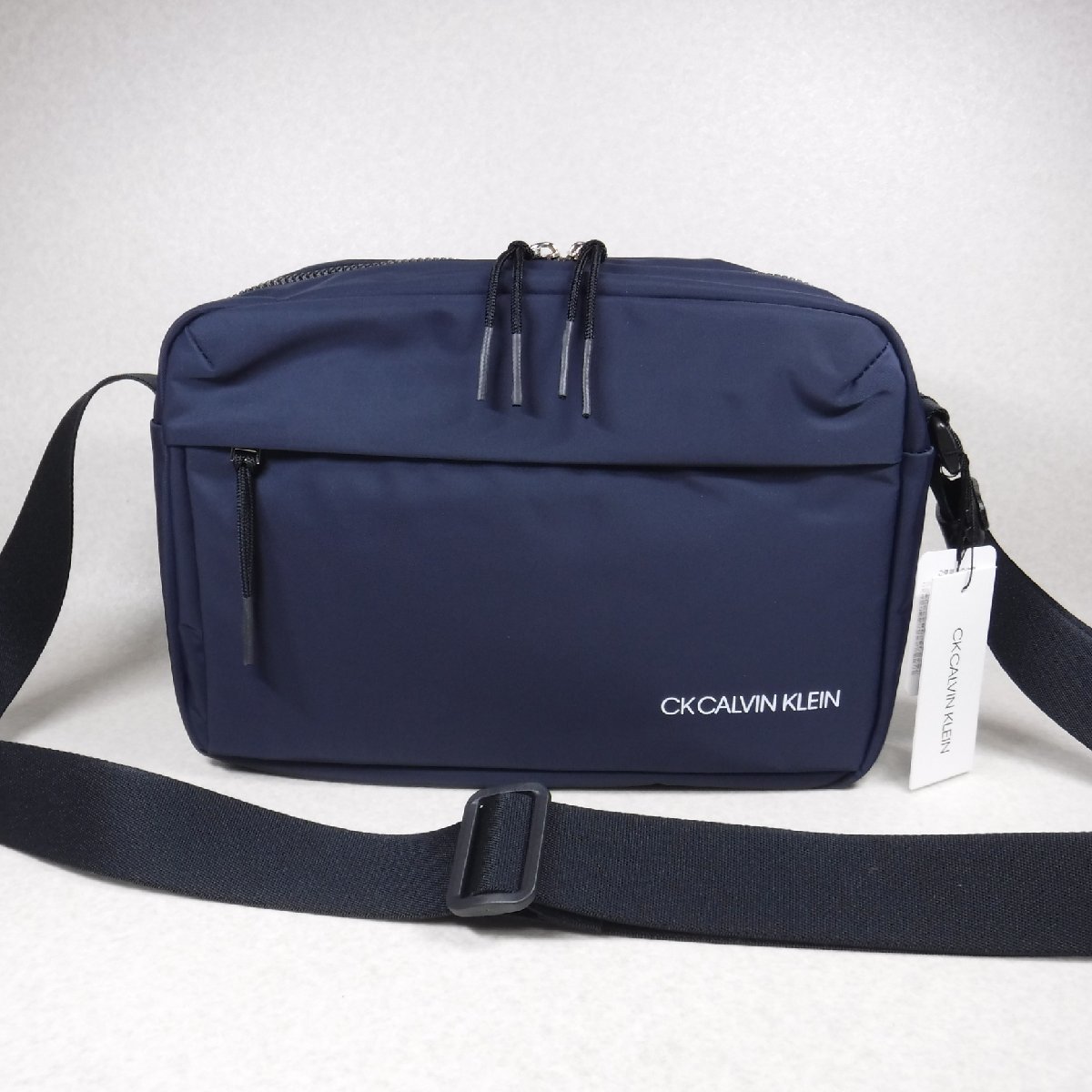BB533 CK カルバンクライン B5 軽量 ショルダーバッグ 定価16500円 新 