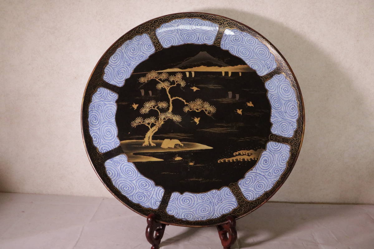 古伊万里　【4　染付蛸唐草漆塗富士松千鳥蒔絵大皿　直径48.2cm　3.7kg】