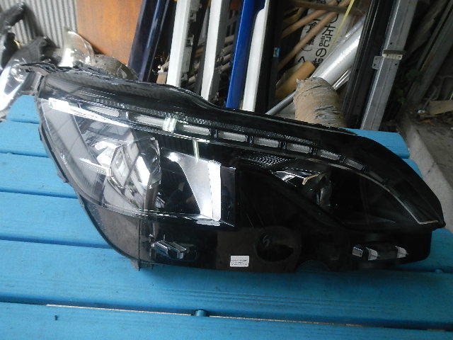 G31940 プジョー 5008 LED 前期 右 ヘッド ライト 右ライト 純正