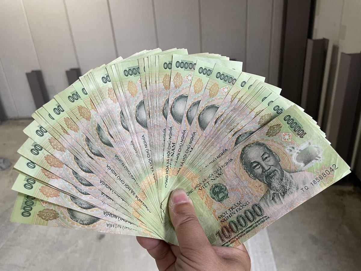500万ベトナムドン 10万ドン紙幣50枚