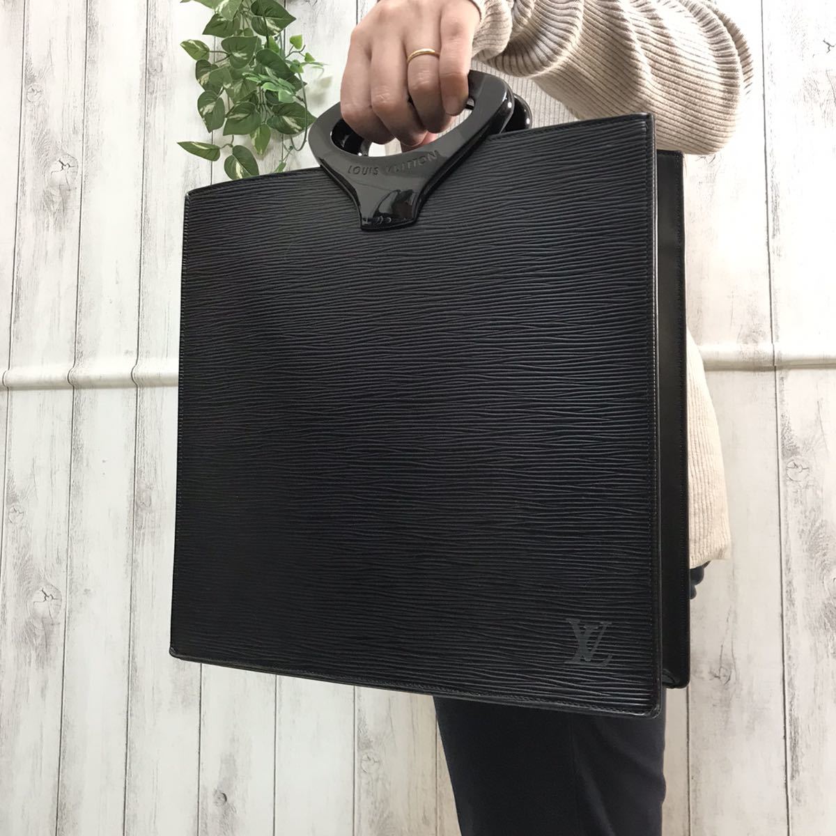 未使用に近い・最高級】ルイヴィトン LOUIS VUITTON オンブル エピ 