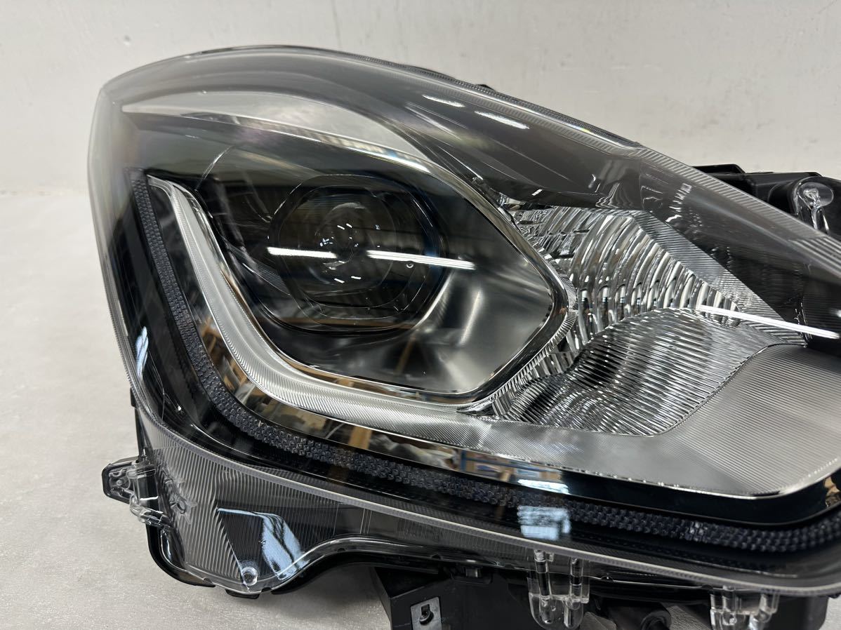 5A12 スイフト ZC53S ZC83S 純正 LED ヘッドライト 右 STANLEY W2967