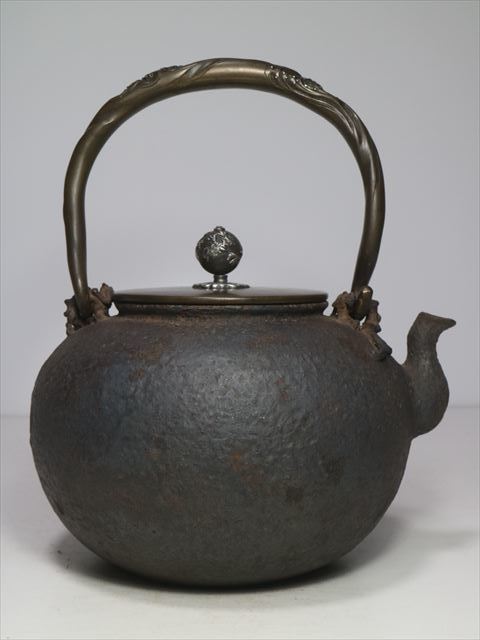 ⑥◆日本亀文 亀文堂 正平造 落款 銀象嵌提手・摘み 素肌紋 丸形 鉄瓶◆煎茶道具