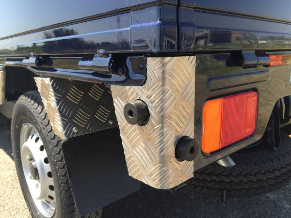 スーパーキャリイ　キャリイ標準車 DA16T用 荷台 リアコーナー カバー（アルミ縞板）