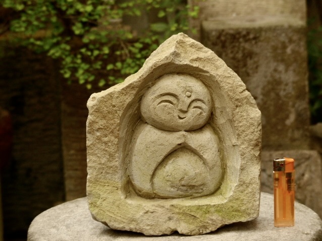 石仏、お地蔵さん　② お祈り地蔵様の石像h21cm お地蔵さん 祠地蔵 地蔵菩薩 石仏 仏像 0415a