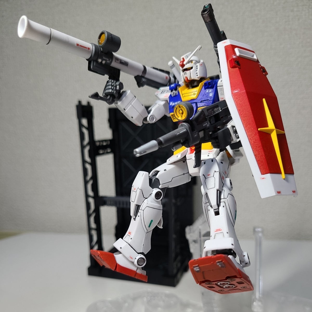 1/144 HG RX-78-02 ガンダム（前期型）　塗装完成品 HG 1/144 RX-78-02 ガンダム 前期型 ジ ガンダム オリジン GUNDAM THE