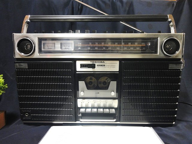 ♪♪♪昭和銘機 整備清掃済 東芝 ラジカセ BOMBEAT11 RT-8800S 動作品