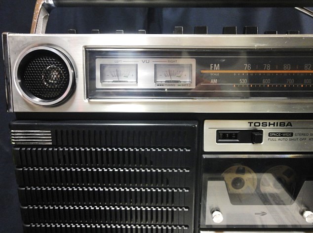 ♪♪♪昭和銘機 整備清掃済 東芝 ラジカセ BOMBEAT11 RT-8800S 動作品