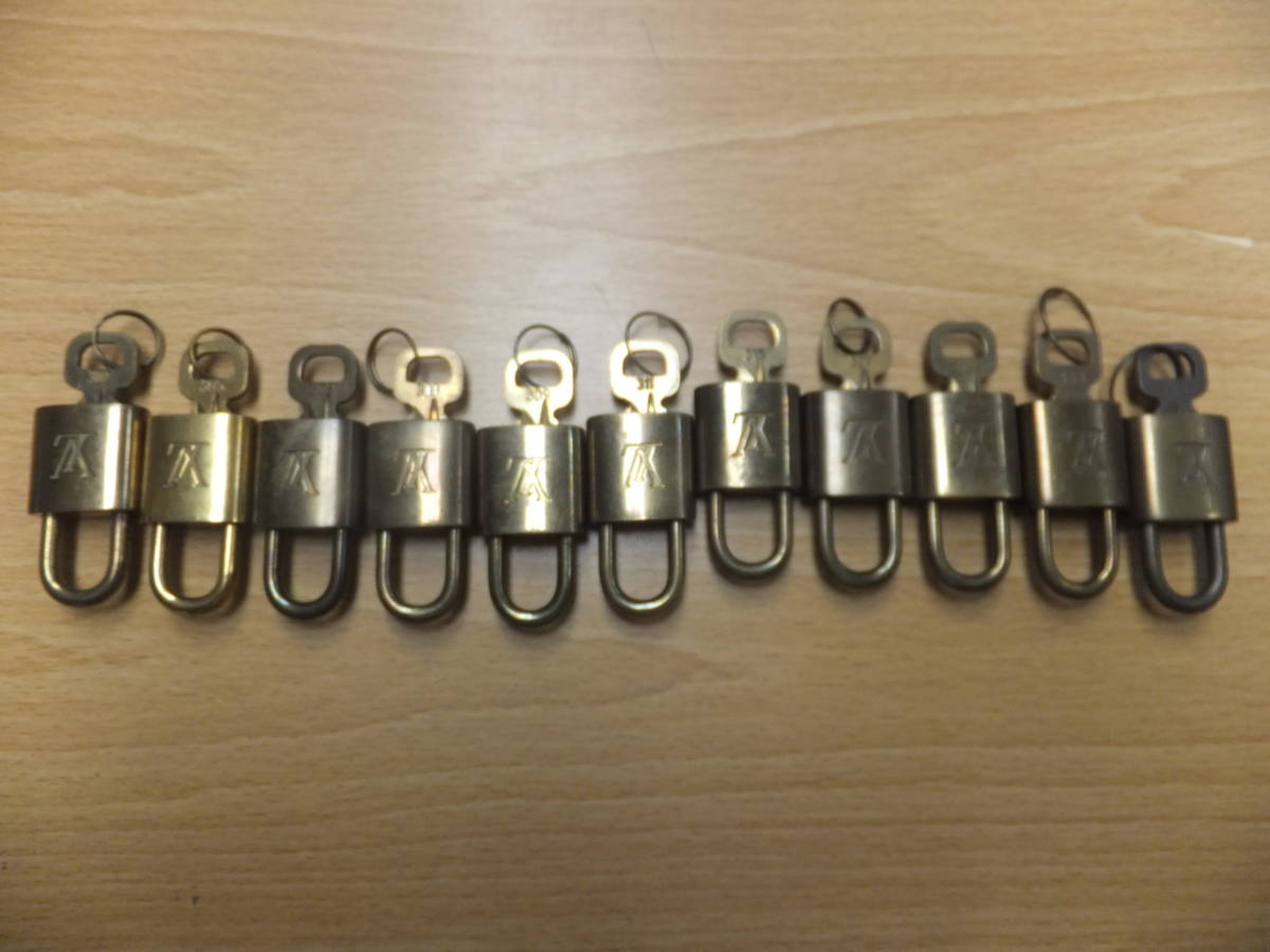 送料込　Louis Vuitton　ルイヴィトン パドロック＆キー　南京錠＆鍵　ゴールド　カデナ　ダブり無し　11個セット