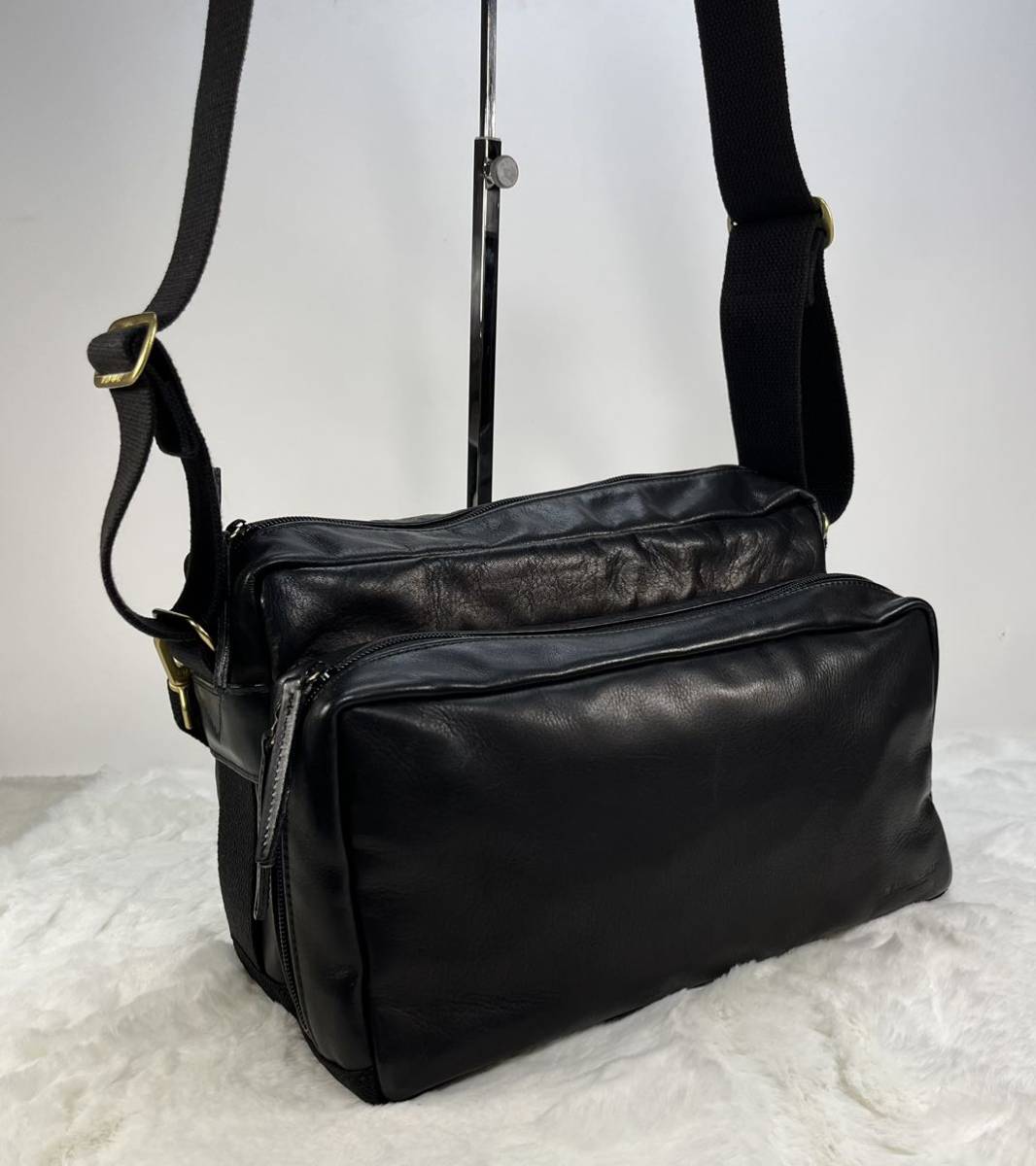 【美品】ARTISAN&ARTIST ★ アルティザン&アーティスト レザー カメラバッグ 黒 ショルダーバッグ