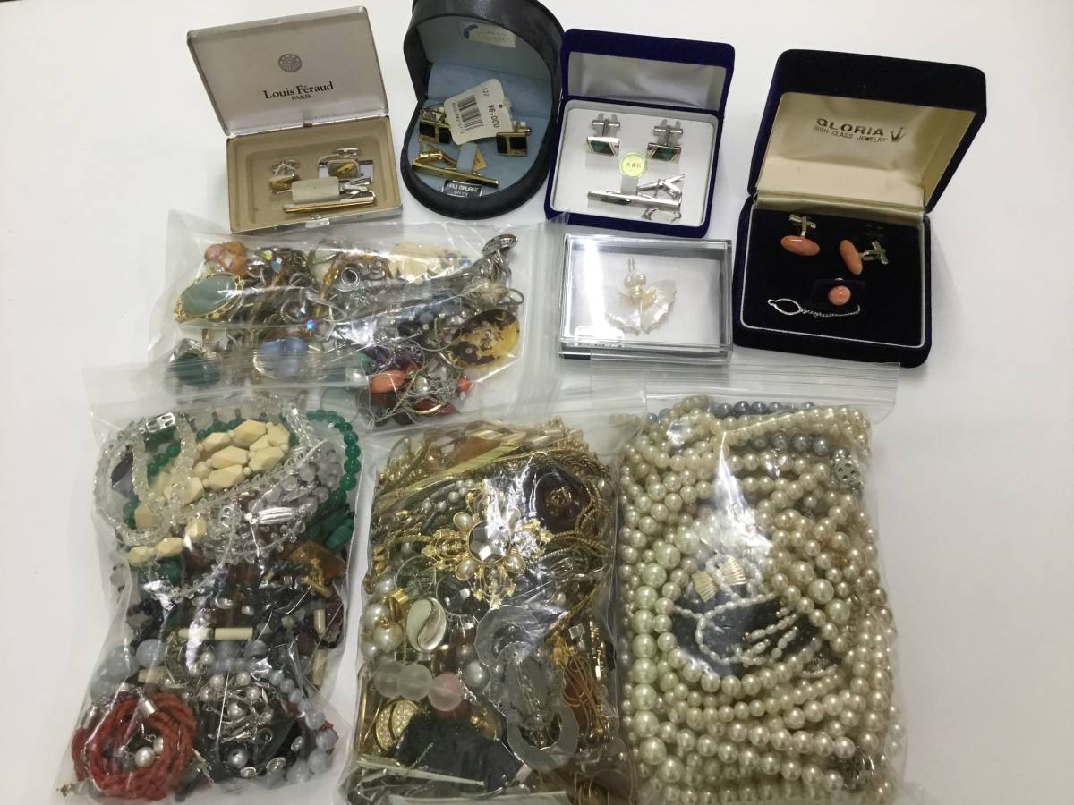 【T】【7398他】【メッキアクセサリーまとめ】イミテーションパール　リング　ネックレス　ブローチ　タイピン＆カフス　ピンバッジ　他