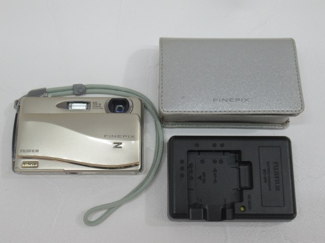 1200万画素◎FUJIFILM FinePix Z800EXR デジタルカメラ ストラップ ケース バッテリー 充電器付き 富士フイルム 動作品 67291◎！！