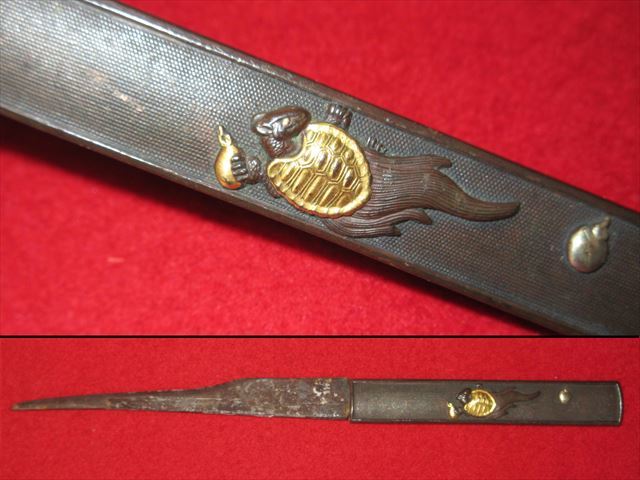 OO12 時代物 江戸期 金銀象嵌 亀に宝珠之図 魚子地 小柄 