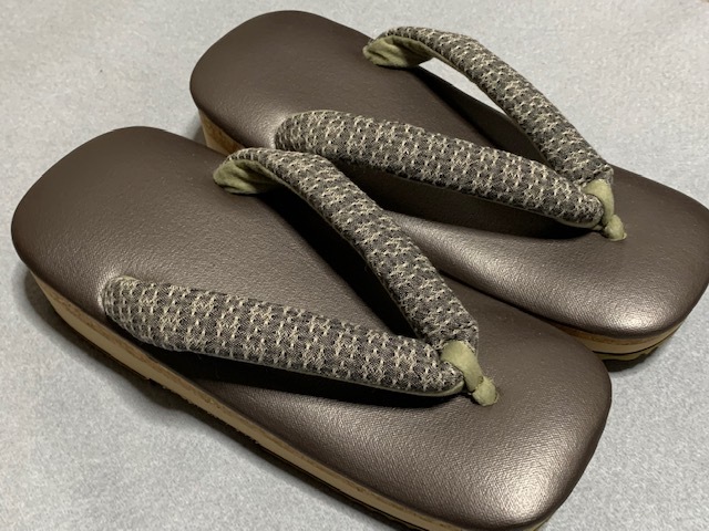 新作◆この上ない履き心地！新作Lサイズ　カフェ草履帆布素材・低反発【チャコールグレー台／紬地の鼻緒】