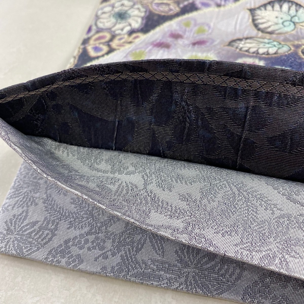 袋帯 美品 名品 草花 道長取り 銀糸 灰紫 お太鼓柄 正絹 【中古
