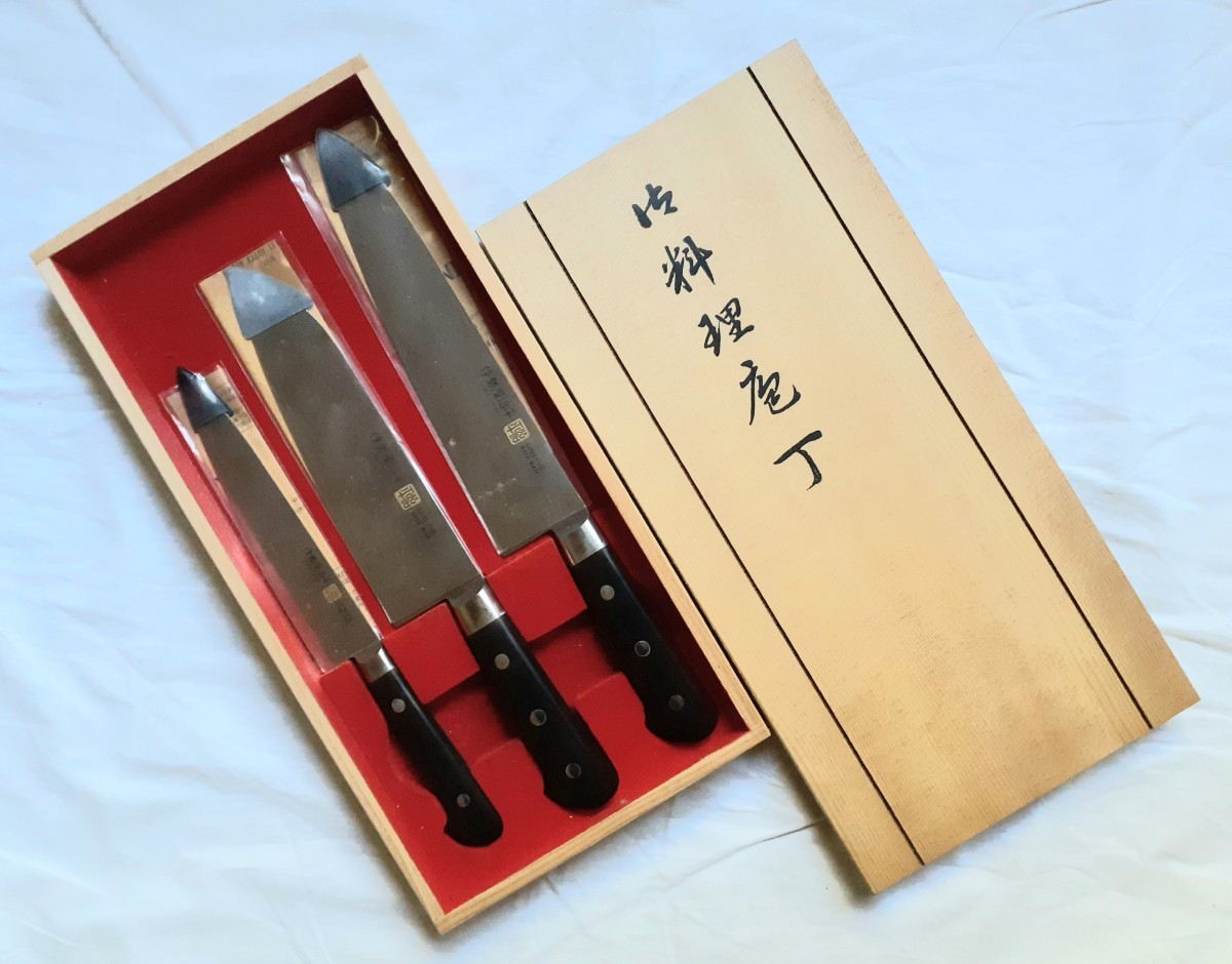 ペティナイフ 伊勢屋治平 | 伊勢屋 関の刃物 牛刀 VG10 モリブデン ＆ 牛刀