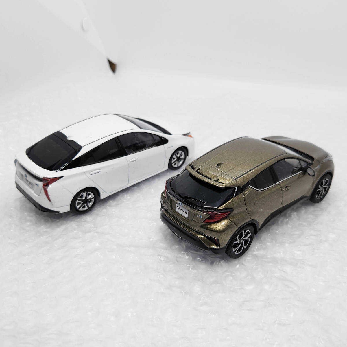1/30 非売品 店舗用 TOYOTA PRIUS C-HR 2台セット カラーサンプル