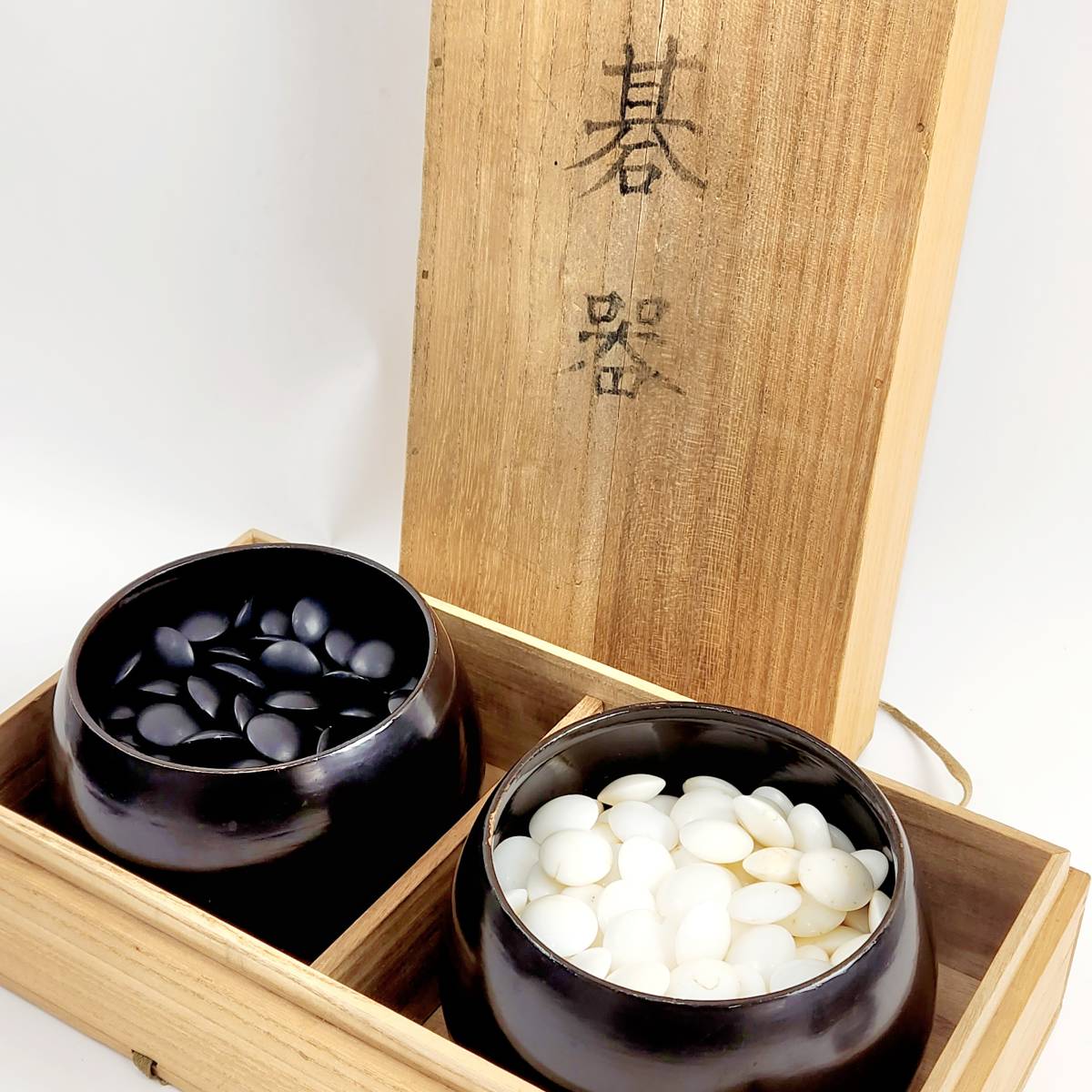 蛤 碁石 32~35号 約8.8~9.8mm 共箱付き 白石182